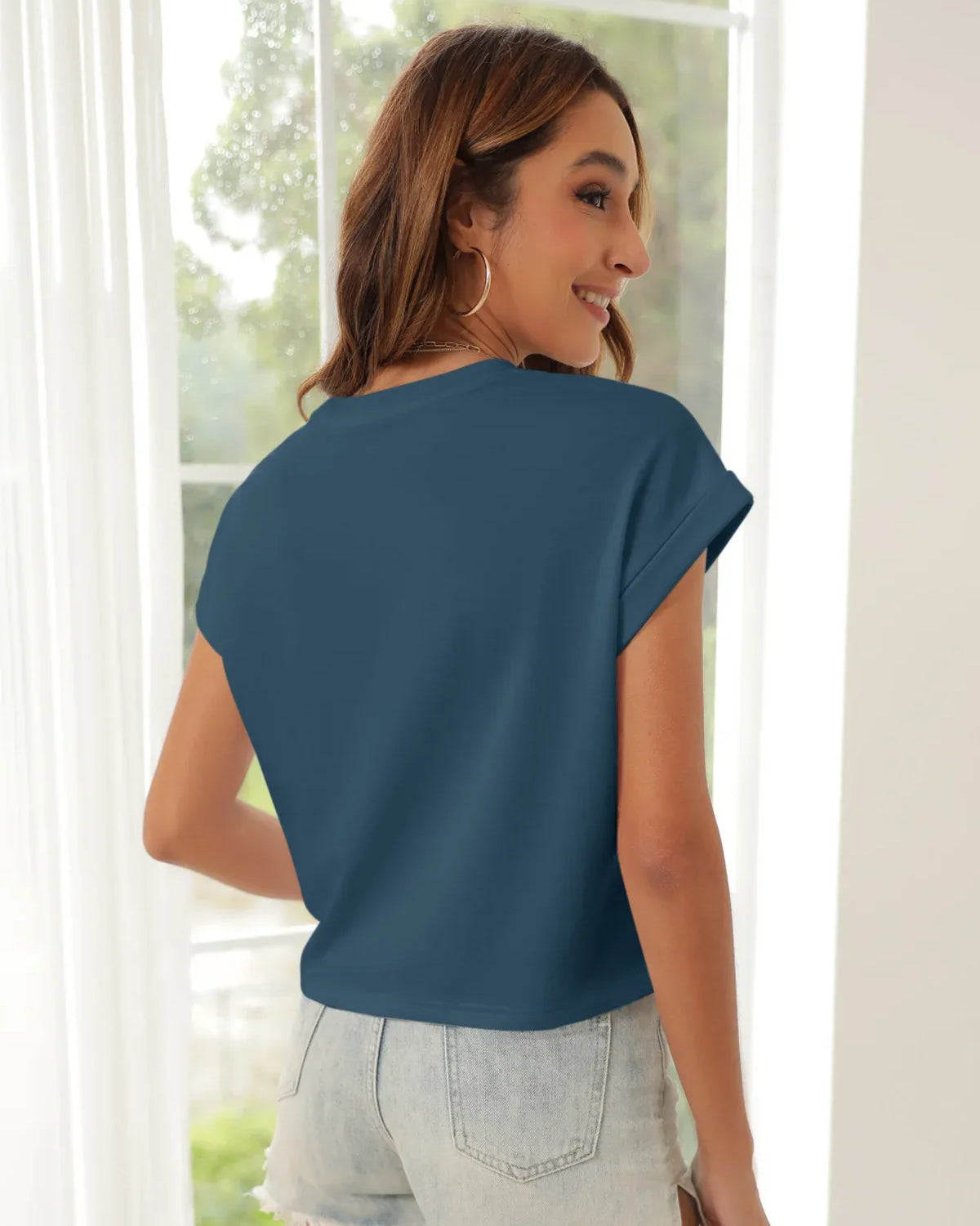 Tankaneo Women's Rolled Sleeve Cropped T-Shirt