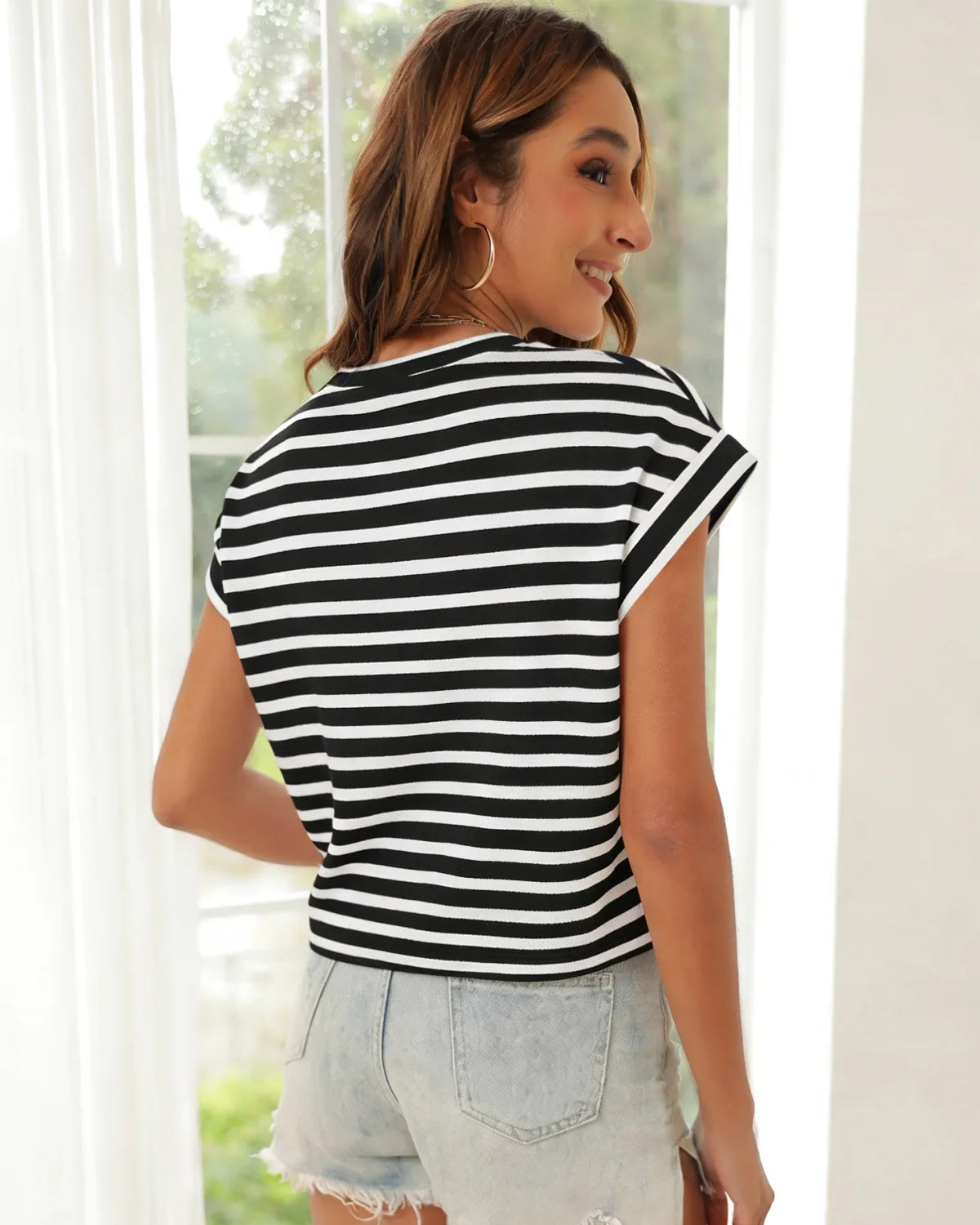 Tankaneo Women's Rolled Sleeve Cropped T-Shirt