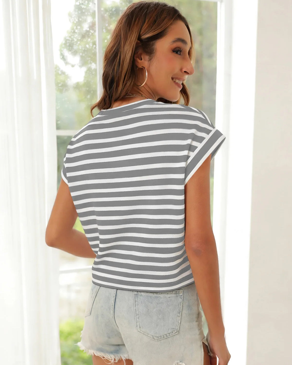 Tankaneo Women's Rolled Sleeve Cropped T-Shirt