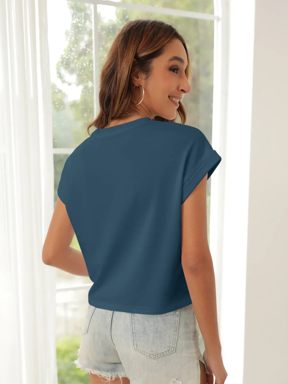 Tankaneo Women's Rolled Sleeve Cropped T-Shirt