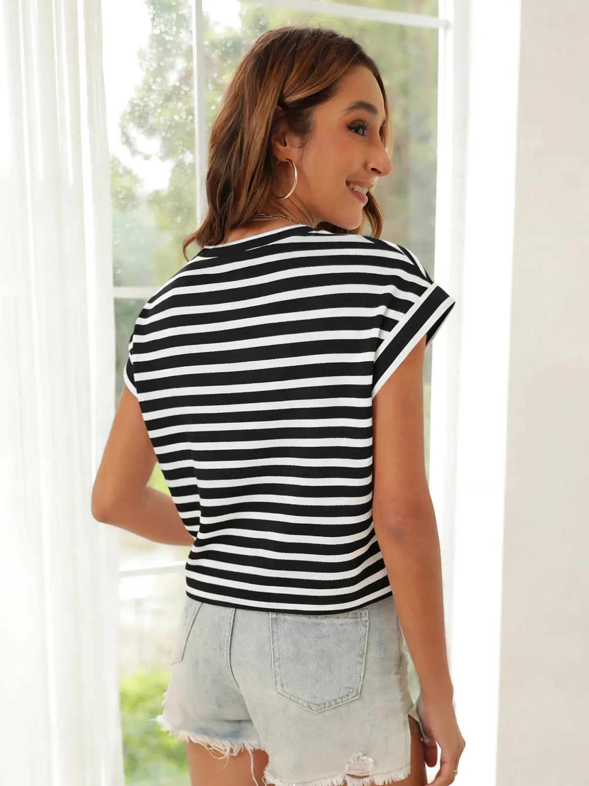 Tankaneo Women's Rolled Sleeve Cropped T-Shirt