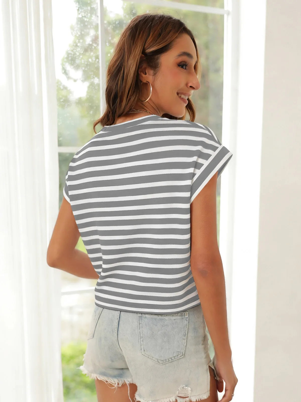Tankaneo Women's Rolled Sleeve Cropped T-Shirt
